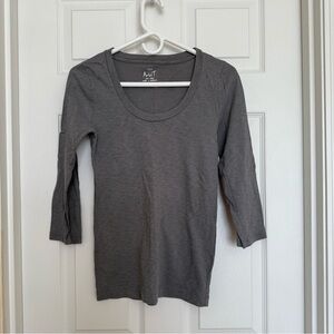 J. Crew Gray 3/4 Sleeve Scoop Neck Top – Size S